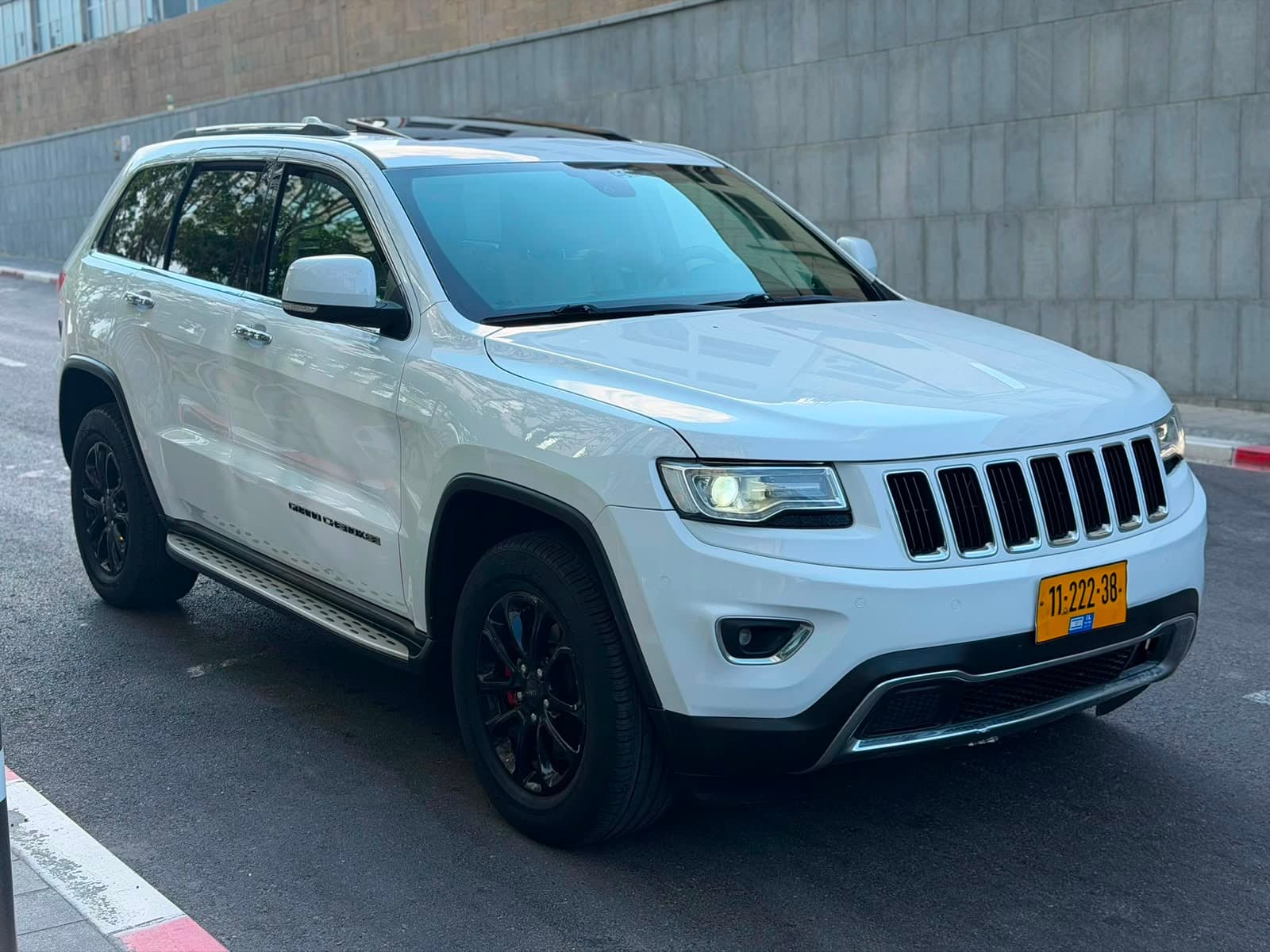ג׳יפ GRAND CHEROKEE